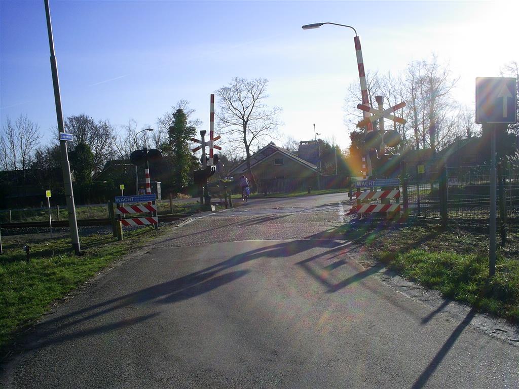 Spoorwegovergang Bedum, oversteken en dan links