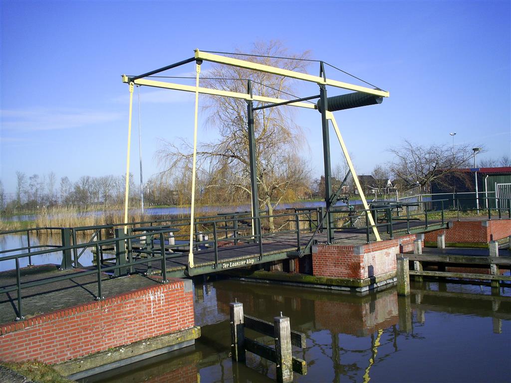 Ter laanster klap. Deze oversteken. Eind van het pad gaan we rechts