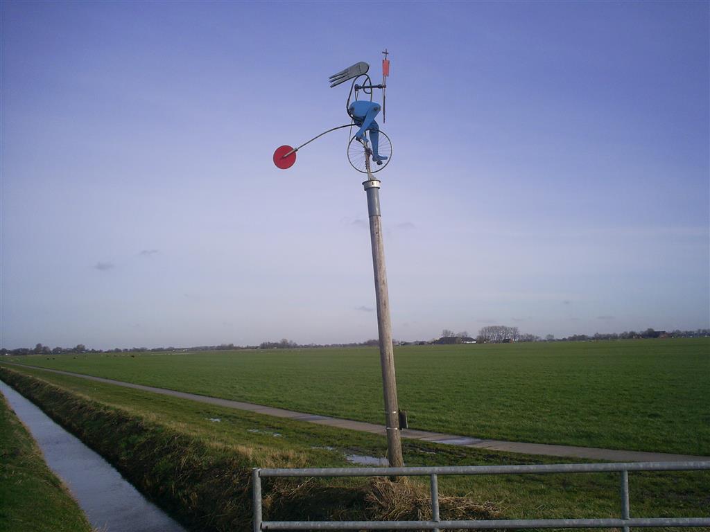 Fietser op paal, hier links