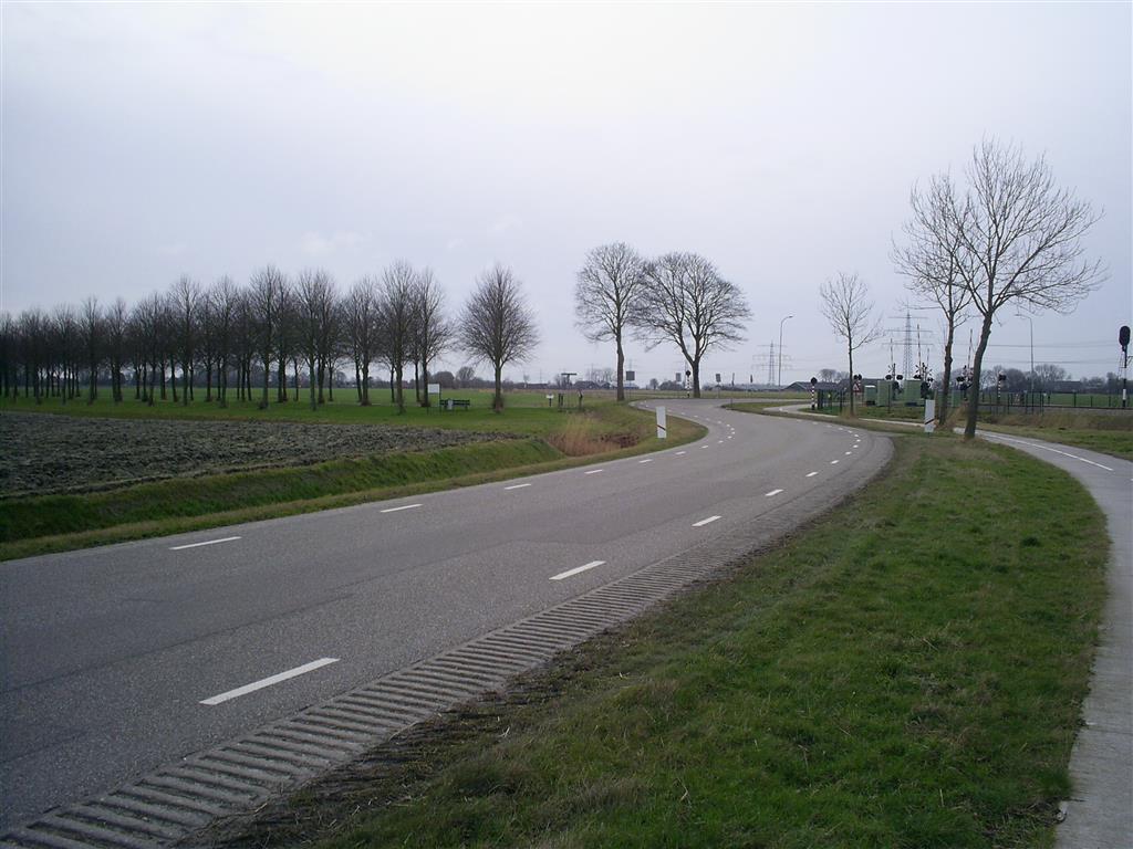 vlak voor het spoor links